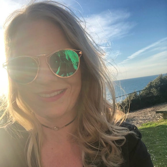 Meet your Posher, Jenna - Picture 2 of 3